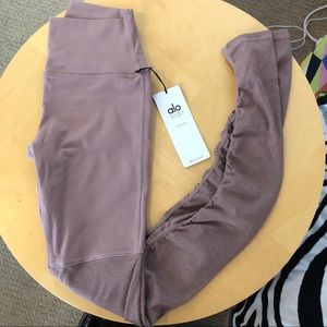 NWT ALO Yoga High waisted Goddess leggings